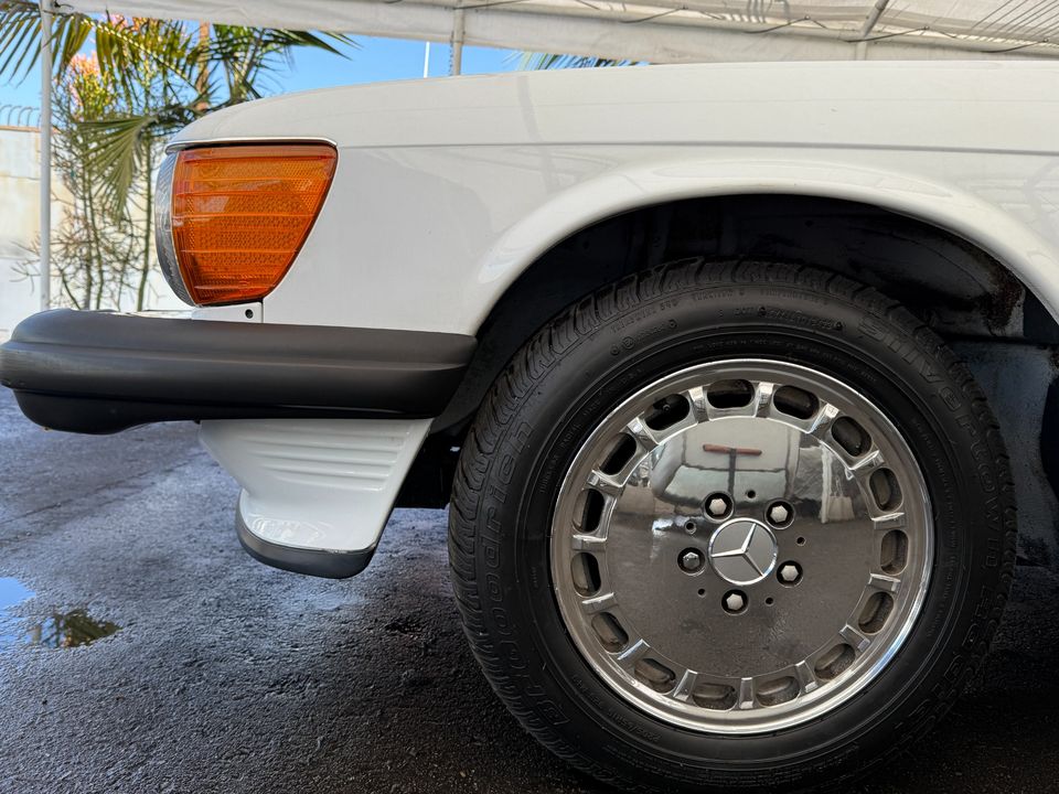 1987 Mercedes-Benz 560-Class