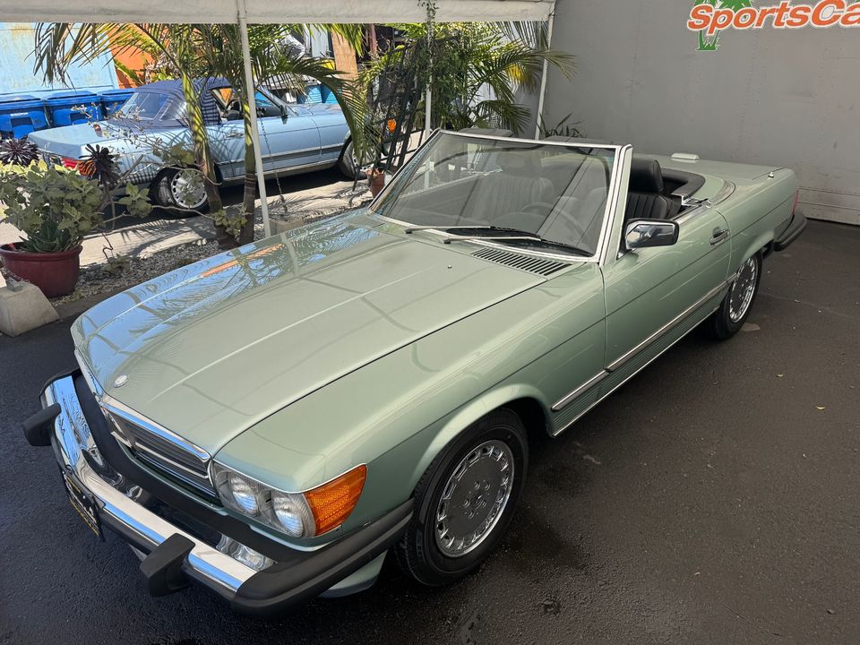 1988 Mercedes-Benz 560-Class
