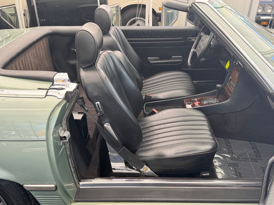 1988 Mercedes-Benz 560-Class