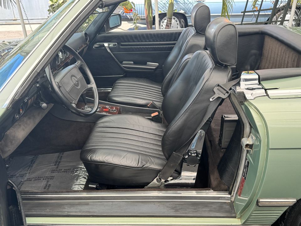 1988 Mercedes-Benz 560-Class