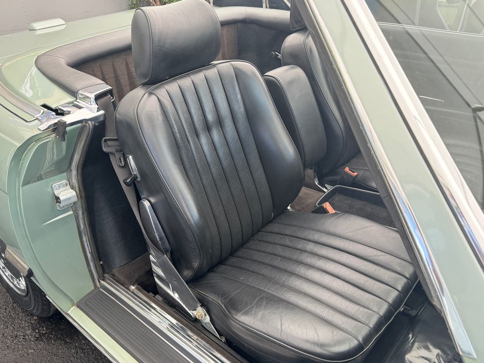 1988 Mercedes-Benz 560-Class