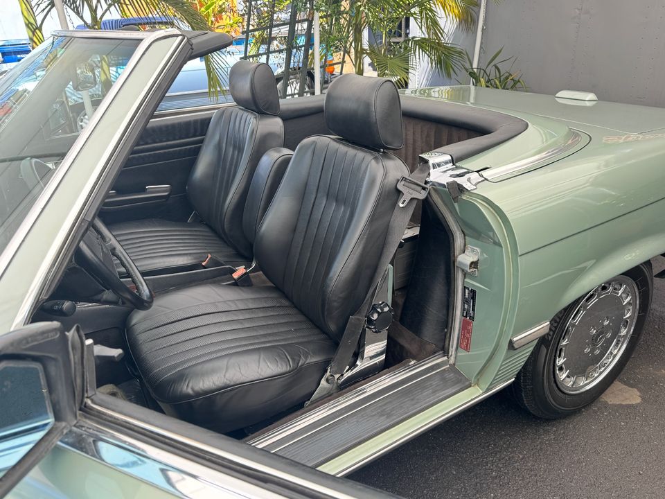 1988 Mercedes-Benz 560-Class