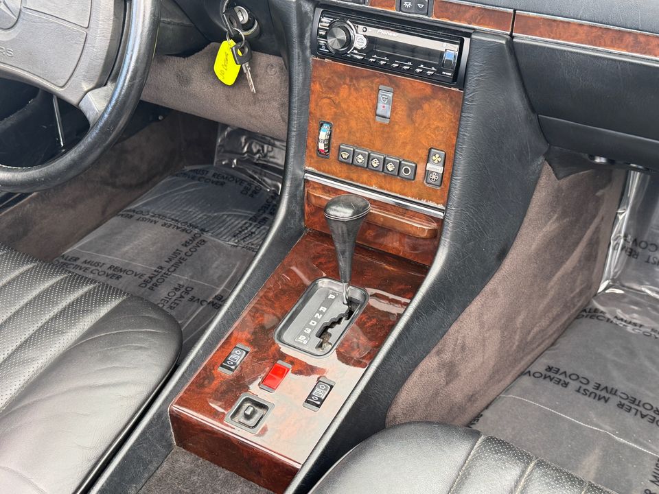 1988 Mercedes-Benz 560-Class