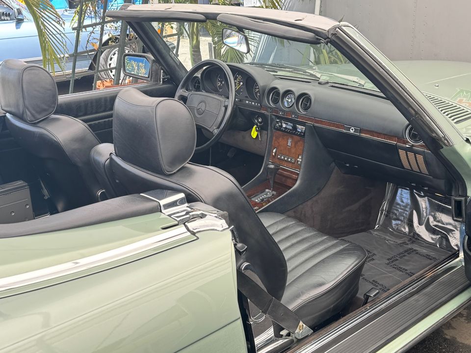 1988 Mercedes-Benz 560-Class