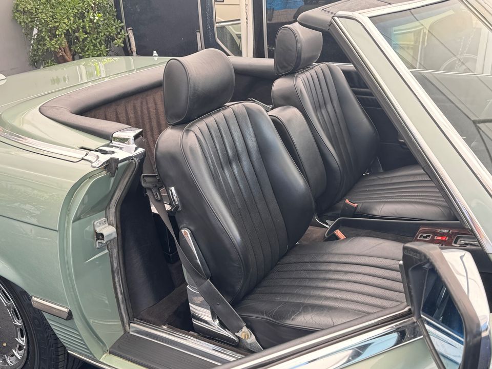 1988 Mercedes-Benz 560-Class