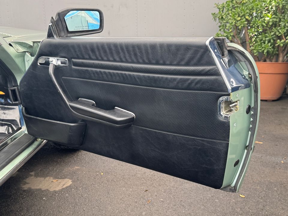 1988 Mercedes-Benz 560-Class