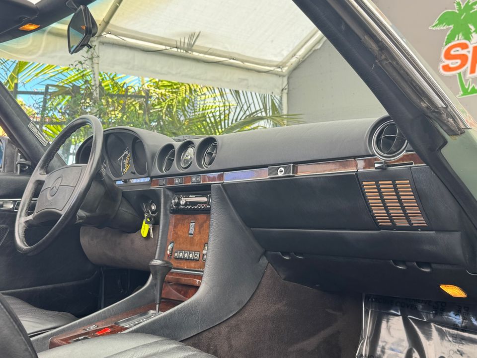 1988 Mercedes-Benz 560-Class