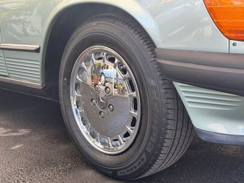 1988 Mercedes-Benz 560-Class