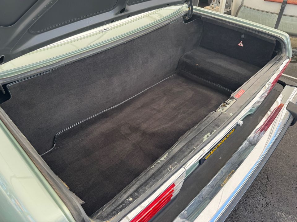 1988 Mercedes-Benz 560-Class