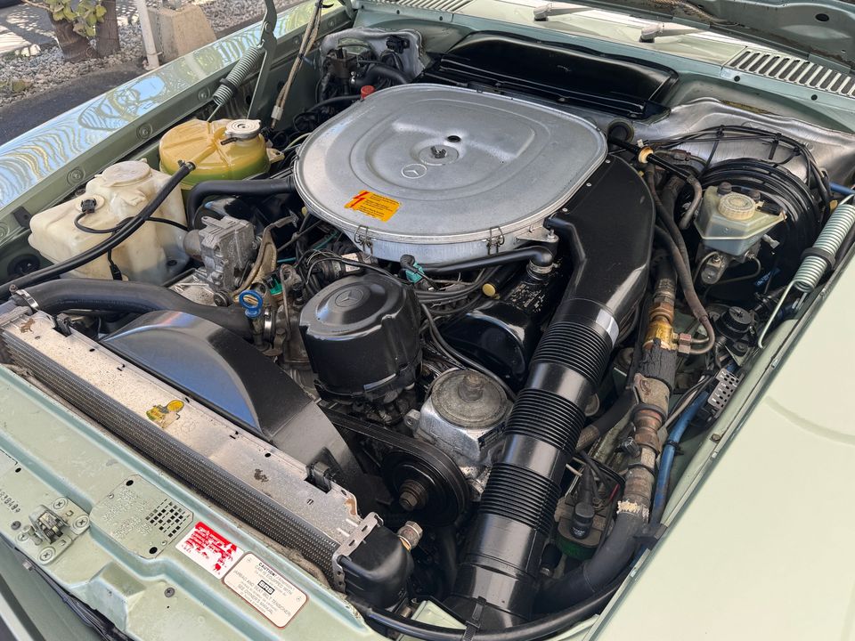 1988 Mercedes-Benz 560-Class
