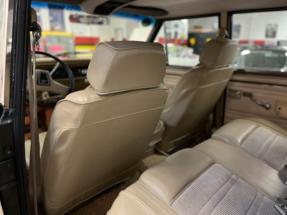 1990 Jeep Grand Wagoneer