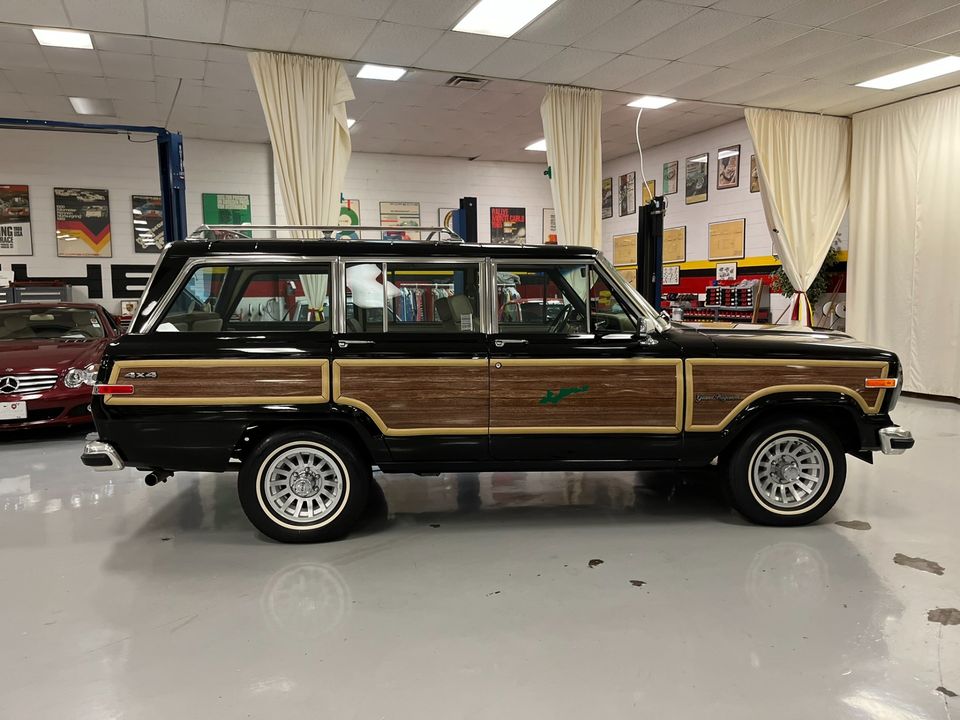 1990 Jeep Grand Wagoneer