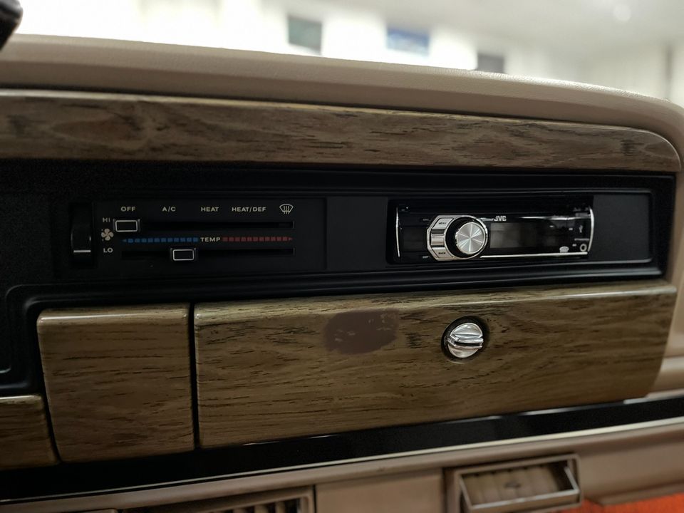 1990 Jeep Grand Wagoneer