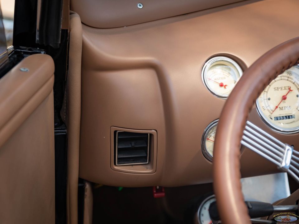 1940 Ford Deluxe