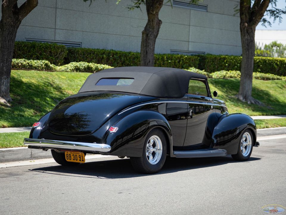 1940 Ford Deluxe
