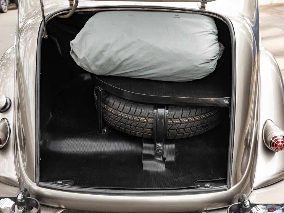 1936 Chrysler Airflow Series C-11