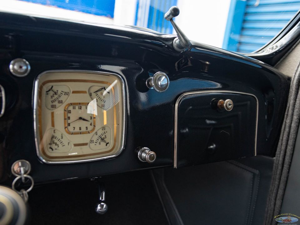 1936 Chrysler Airflow Series C-11