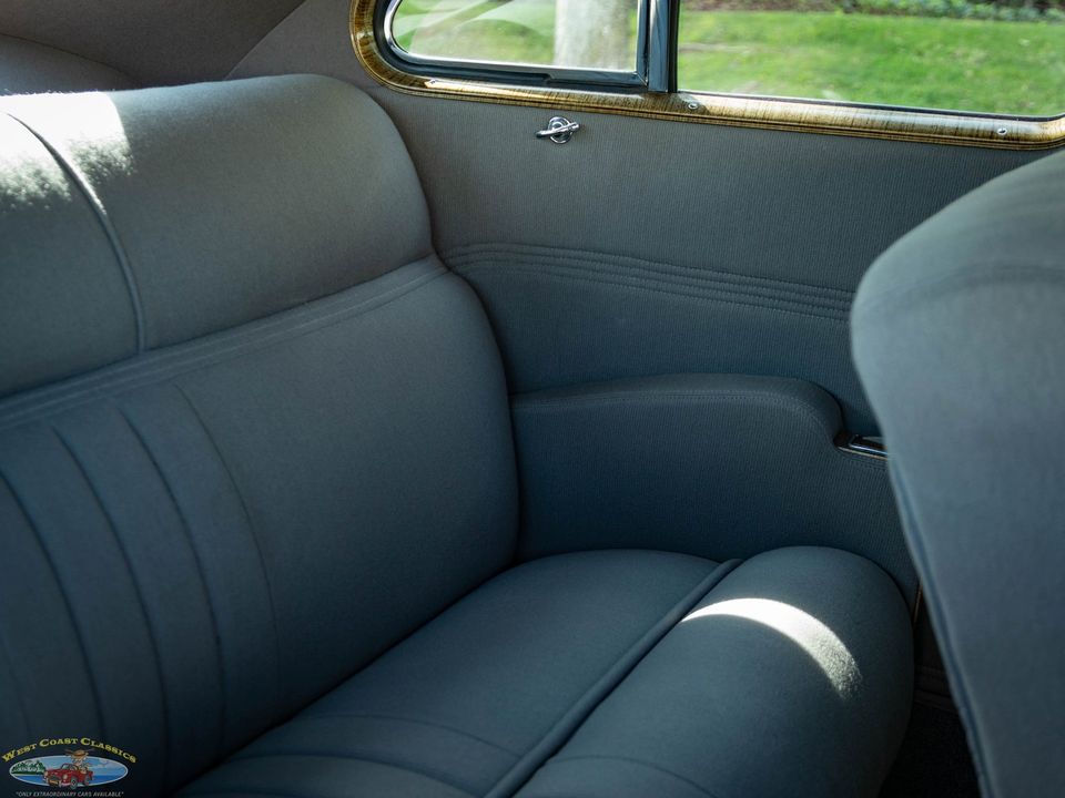1937 Chrysler Airflow Series C-17