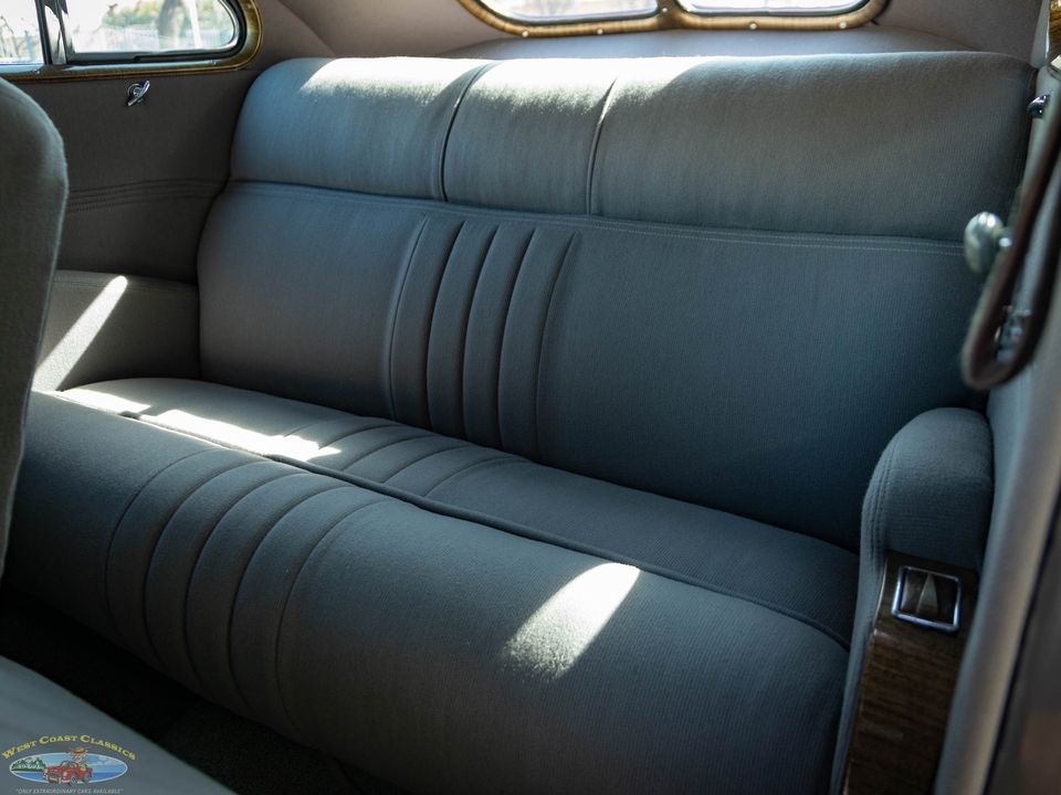 1937 Chrysler Airflow Series C-17