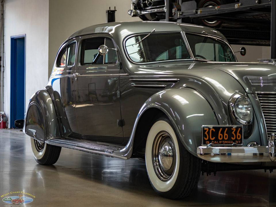 1937 Chrysler Airflow Series C-17