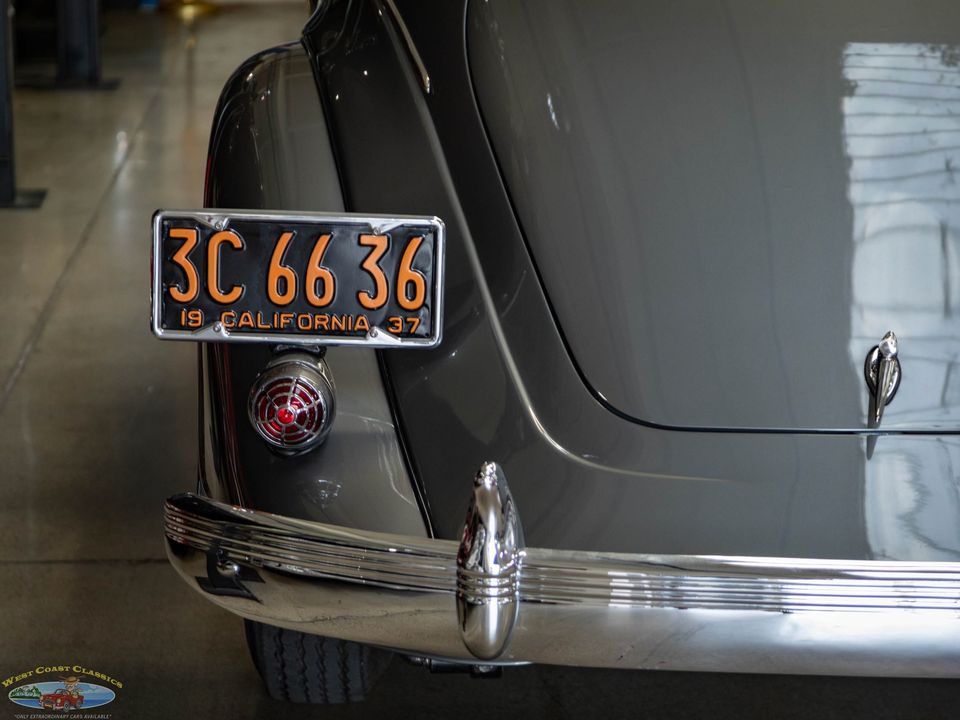 1937 Chrysler Airflow Series C-17