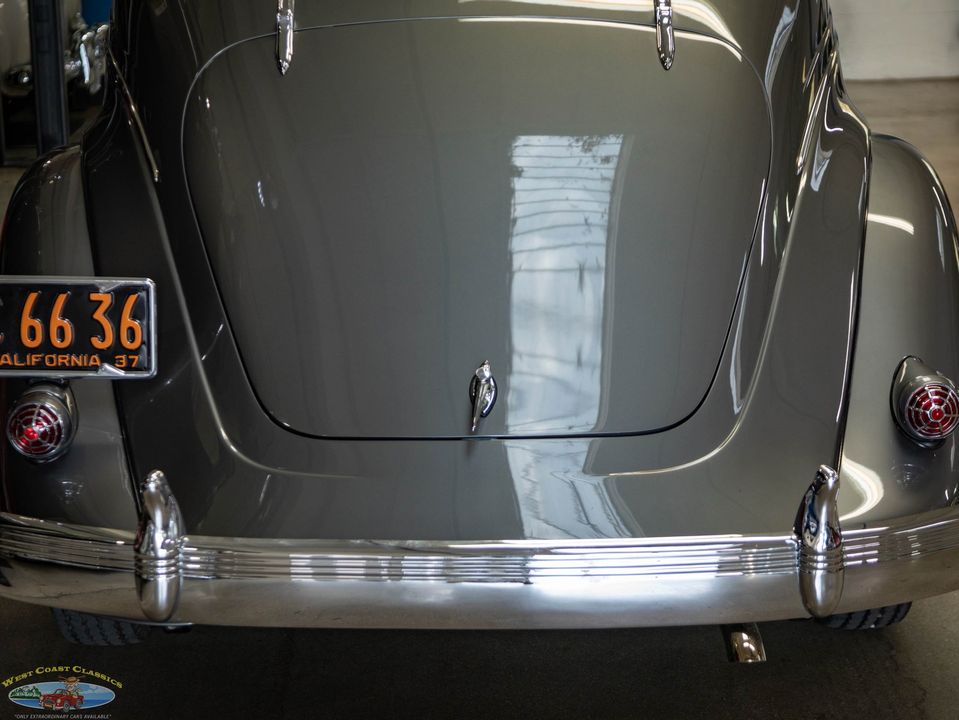 1937 Chrysler Airflow Series C-17