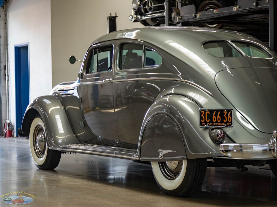 1937 Chrysler Airflow Series C-17