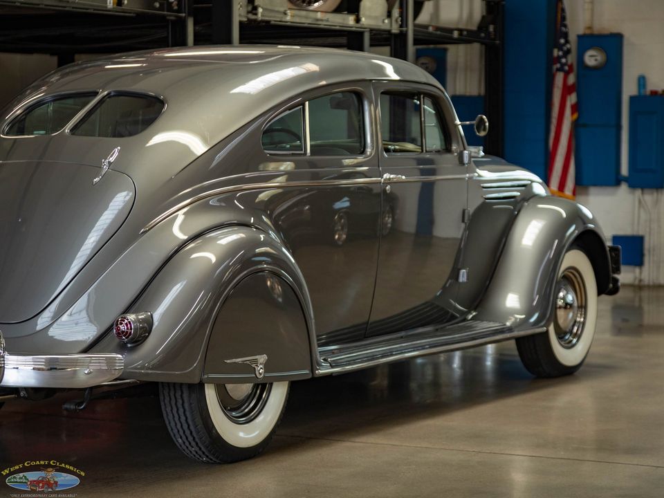 1937 Chrysler Airflow Series C-17