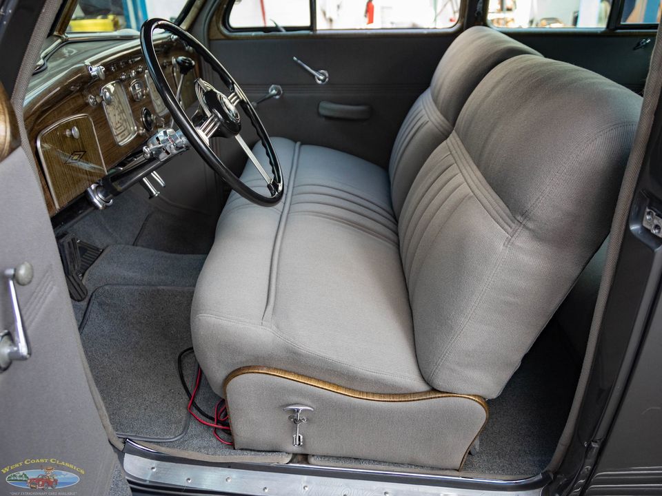 1937 Chrysler Airflow Series C-17