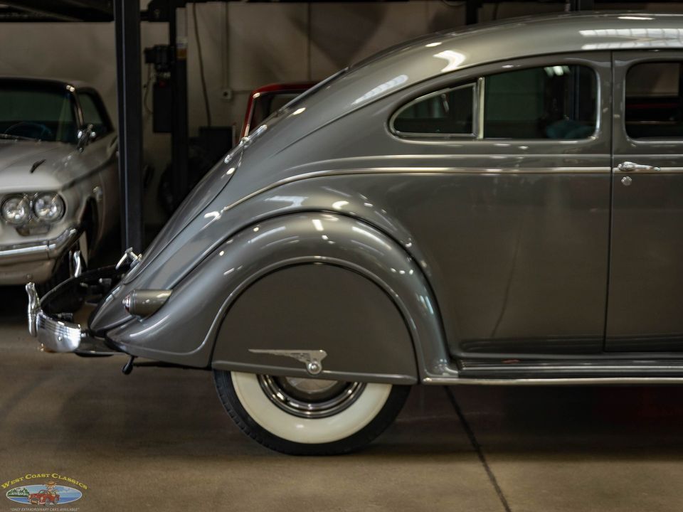 1937 Chrysler Airflow Series C-17