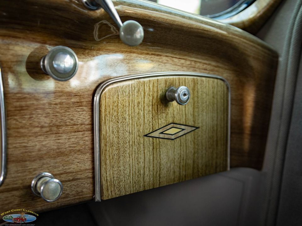 1937 Chrysler Airflow Series C-17
