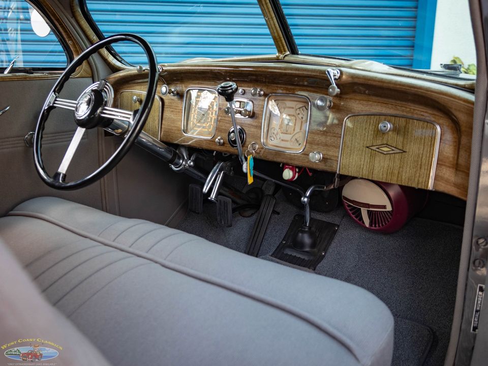 1937 Chrysler Airflow Series C-17