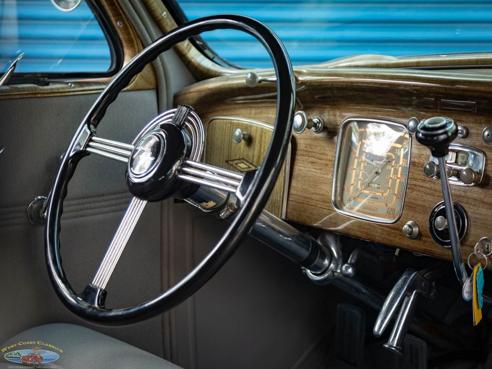 1937 Chrysler Airflow Series C-17