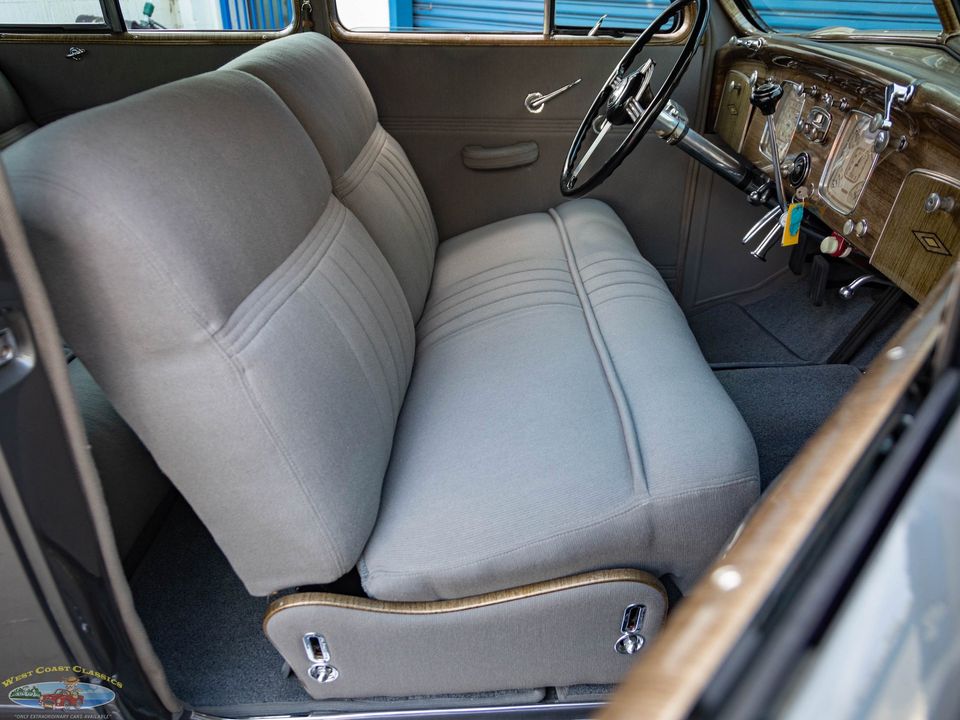 1937 Chrysler Airflow Series C-17