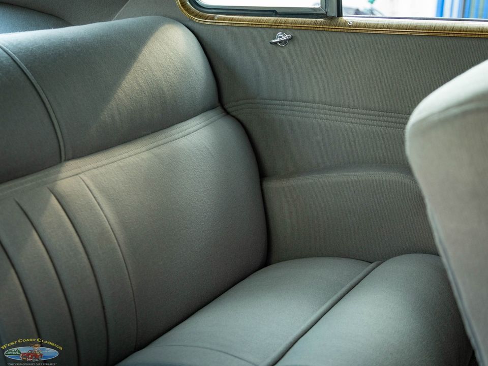 1937 Chrysler Airflow Series C-17