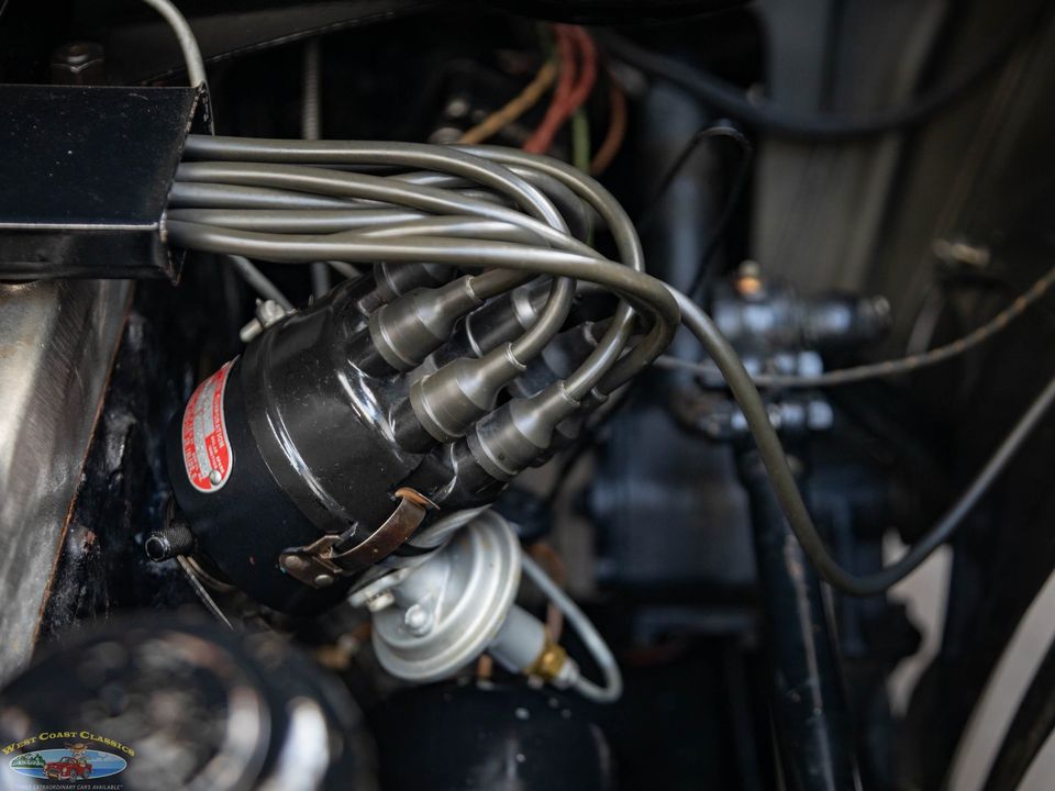 1937 Chrysler Airflow Series C-17