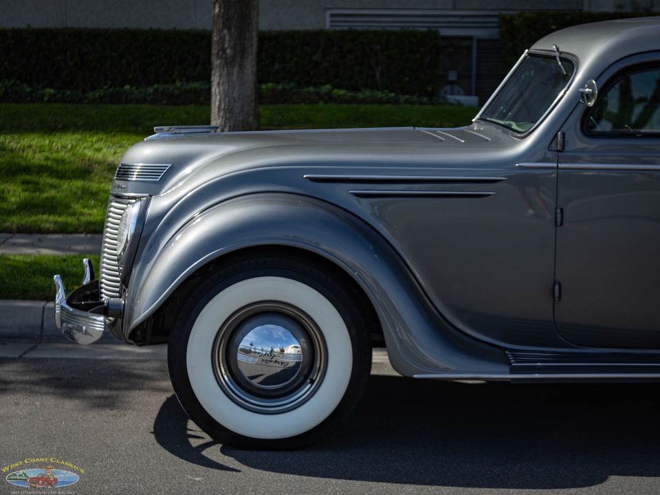 1937 Chrysler Airflow Series C-17
