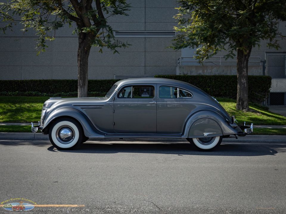 1937 Chrysler Airflow Series C-17