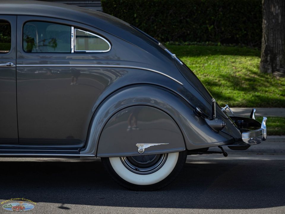 1937 Chrysler Airflow Series C-17