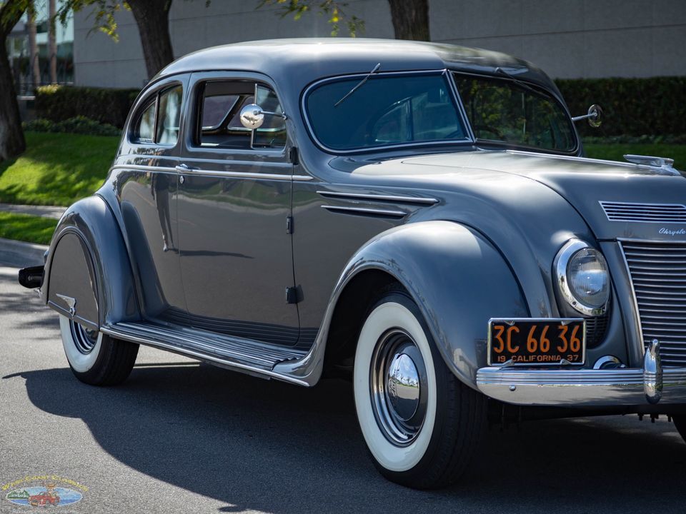 1937 Chrysler Airflow Series C-17