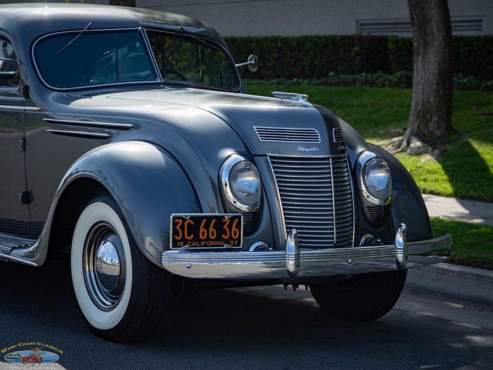 1937 Chrysler Airflow Series C-17