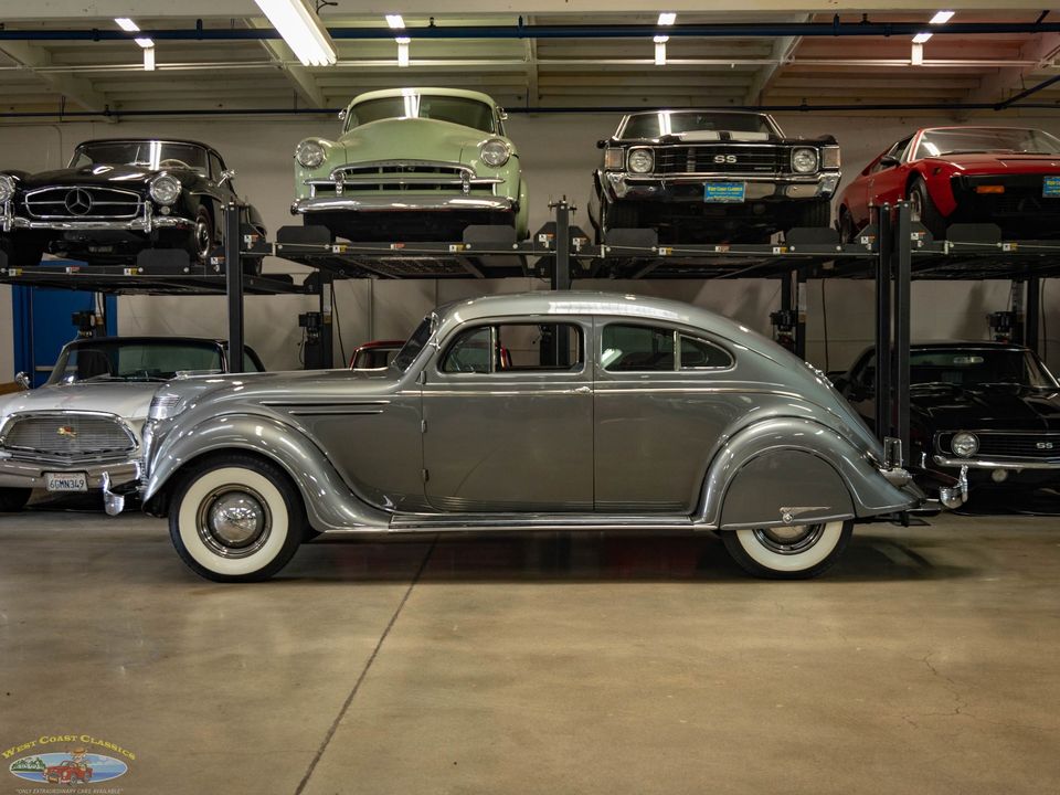 1937 Chrysler Airflow Series C-17