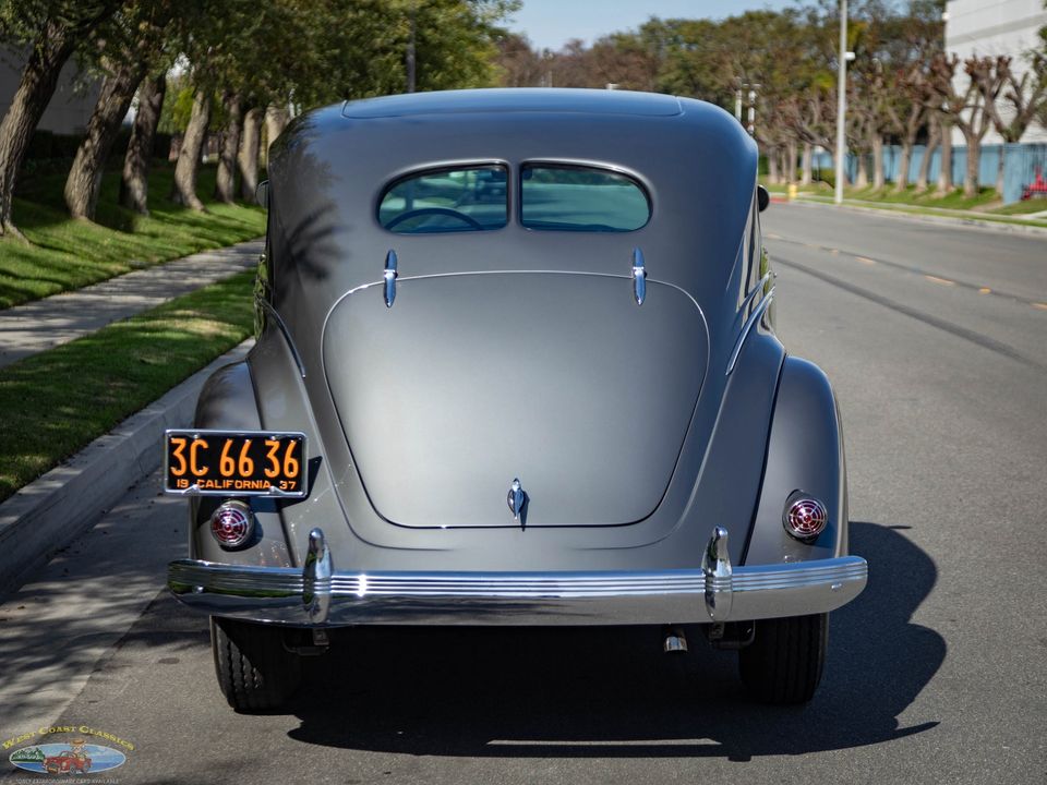 1937 Chrysler Airflow Series C-17