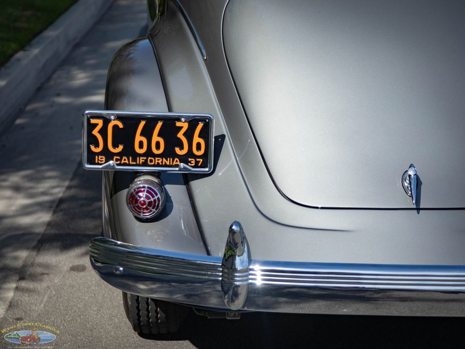 1937 Chrysler Airflow Series C-17