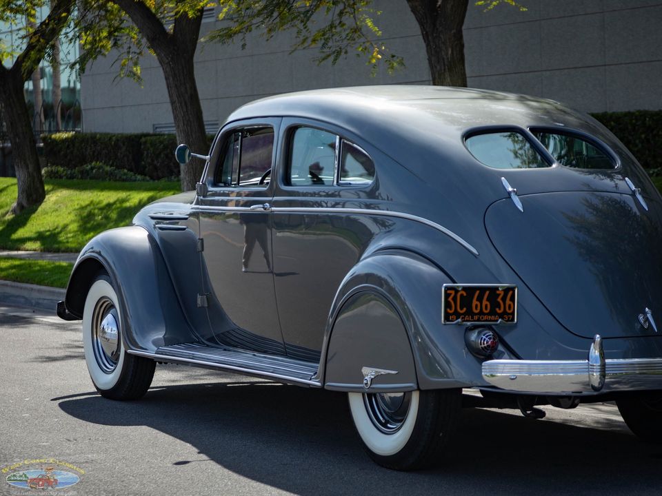 1937 Chrysler Airflow Series C-17