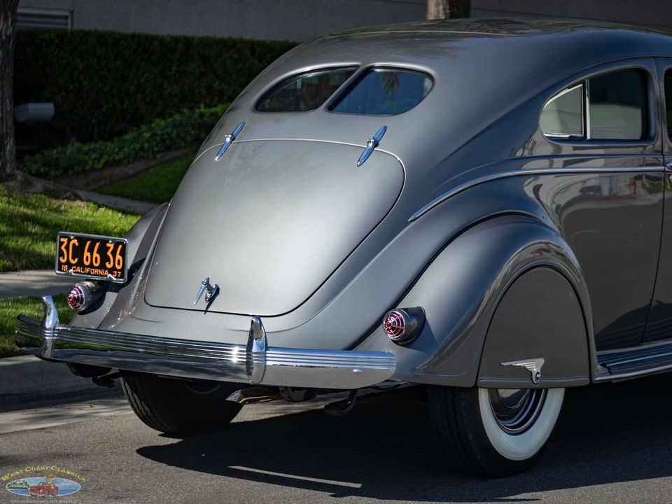 1937 Chrysler Airflow Series C-17