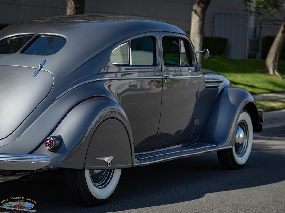 1937 Chrysler Airflow Series C-17