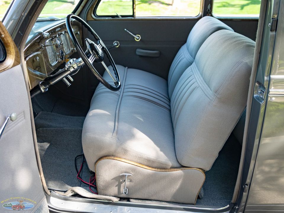 1937 Chrysler Airflow Series C-17