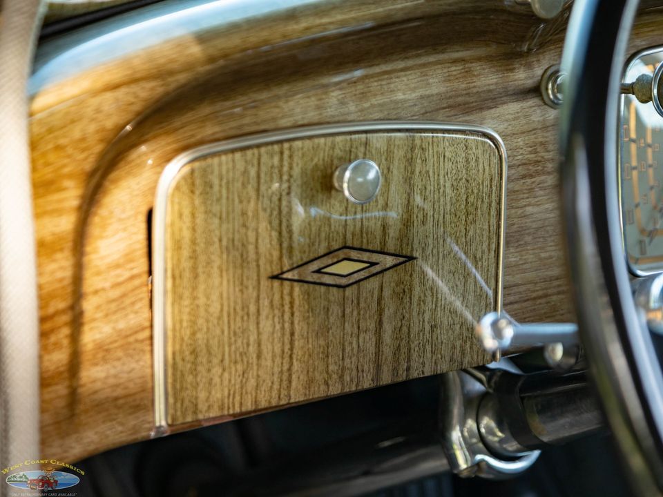 1937 Chrysler Airflow Series C-17