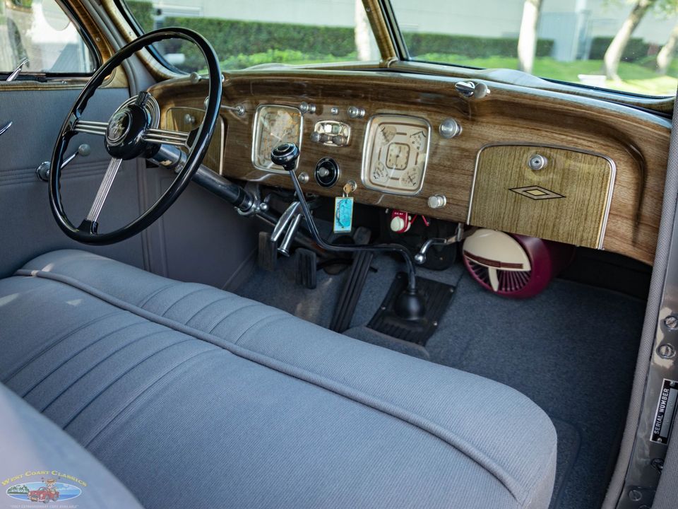 1937 Chrysler Airflow Series C-17